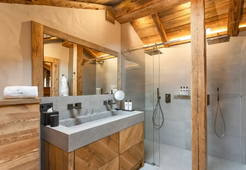 Ancolie, St Nicolas de Veroce (chalet) - Shower room