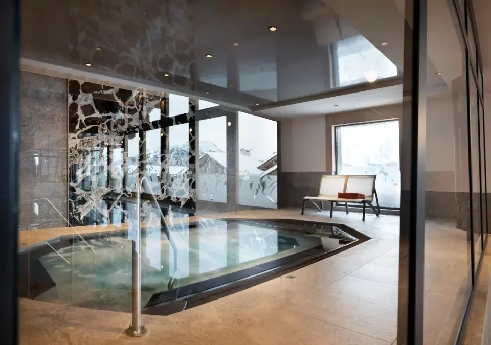 Alpen Lodge-La Rosiere-Hot tub.webp