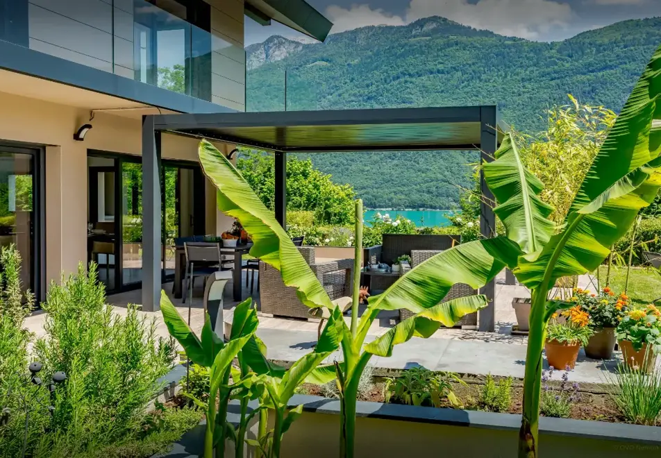 Chalet Lomatika, Lake Annecy (self catered chalet) - Covered seating area