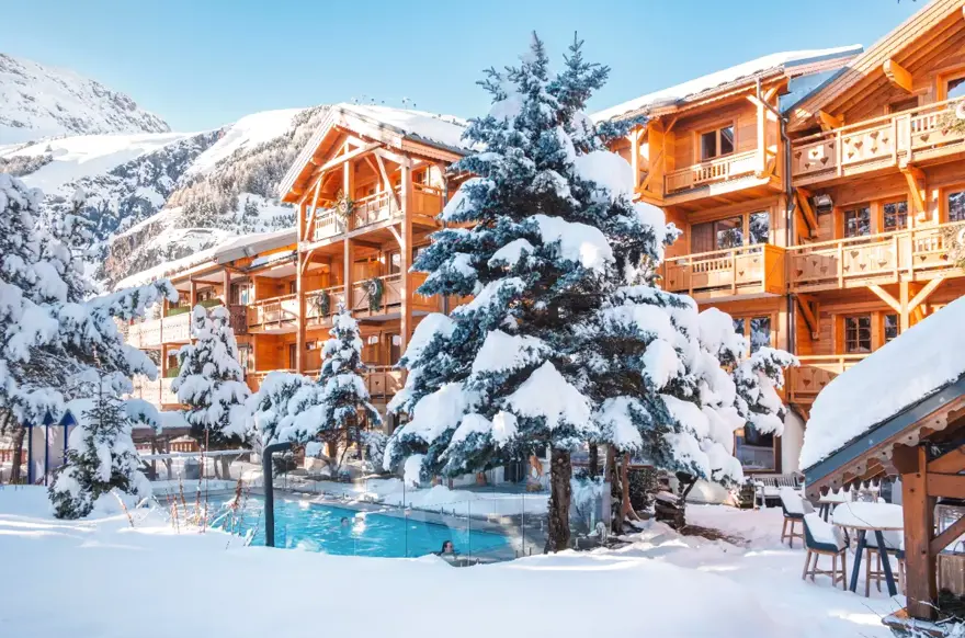 Hotel Chalet Mounier-Les Deux Alpes-Outdoor pool (©EmelineLambreth).webp