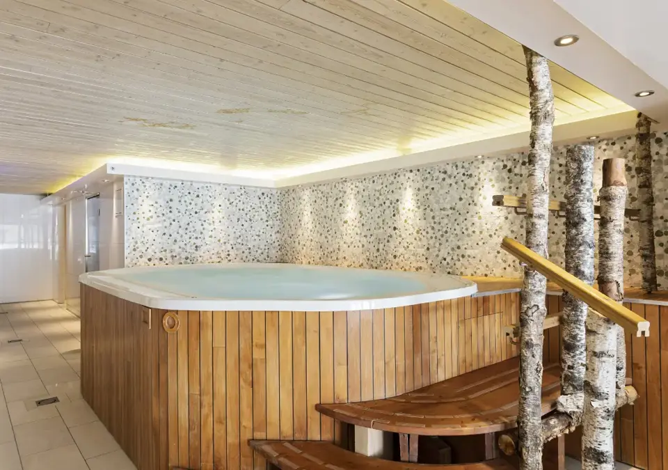 Les Balcons de la Rosiere-Hot tub(©FlorianPeallat) (2).webp