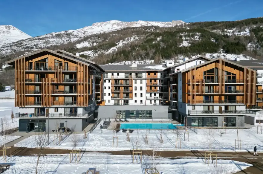 Serra Neva-Serre Chevalier-Outdoor pool (1).webp
