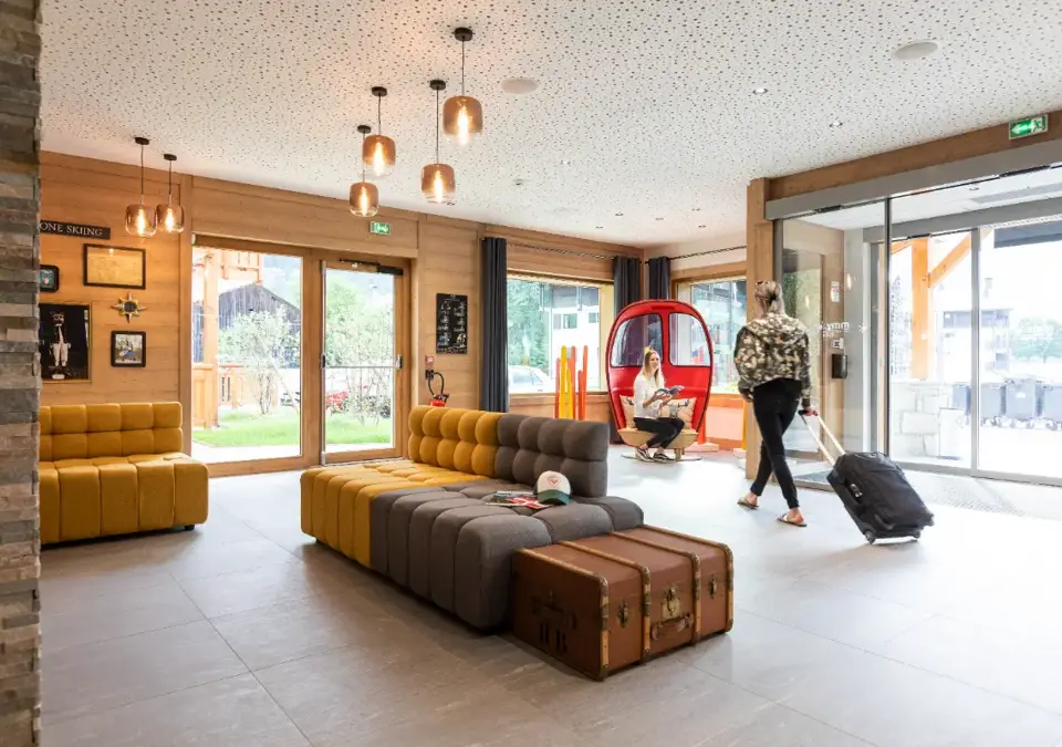 Samoens Village-Reception lounge (©ManuReyboz) (1).webp (1)