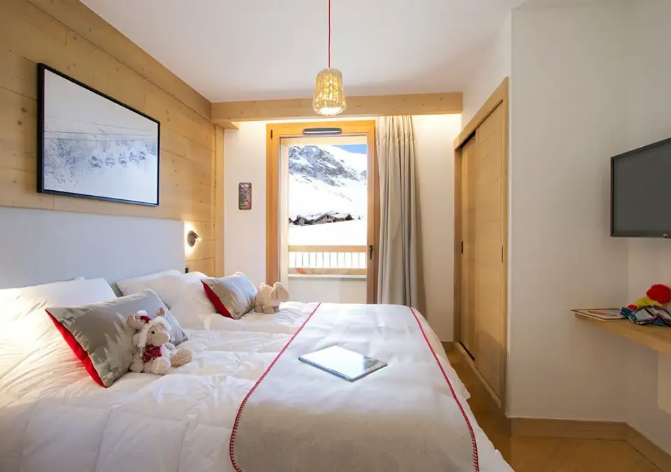 Phoenix-Alpe d'Huez-Typical A building apartments (9).webp