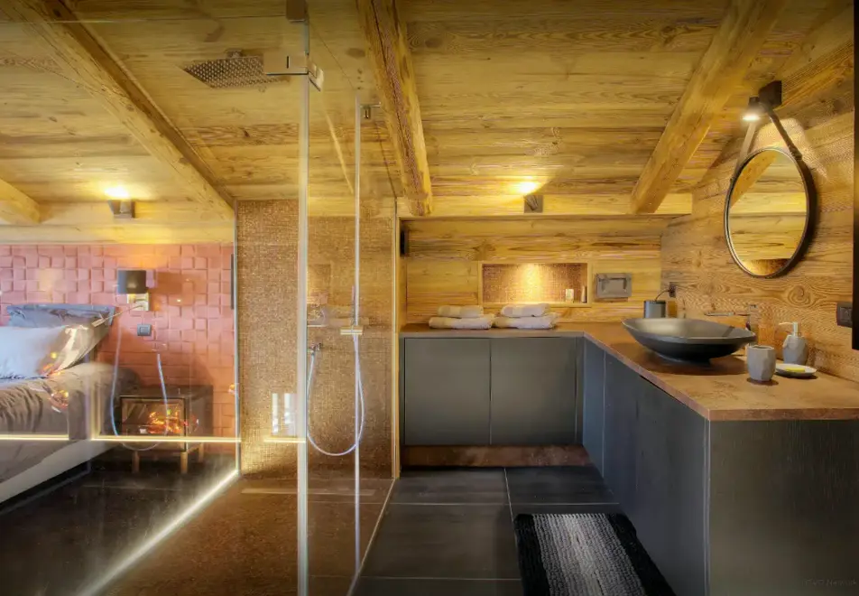 Chalet Kalyssia, Lake Annecy (self catered chalet) - Master suite