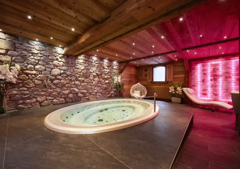 Neige et Roc-Samoens-Hot tub (2).webp