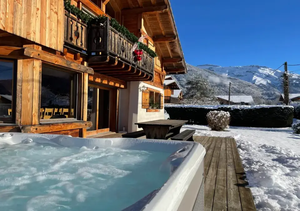 Chalet Arnica-Samoens-Hot tub.webp