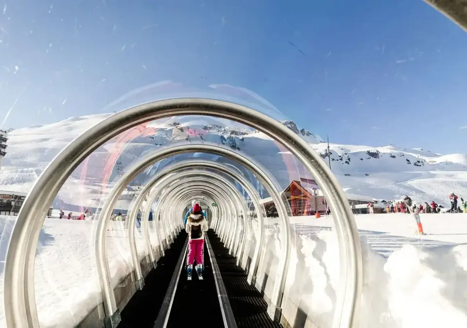 Tignes-Tarentaise-Magic carpet in Le Lac (©STGM).webp