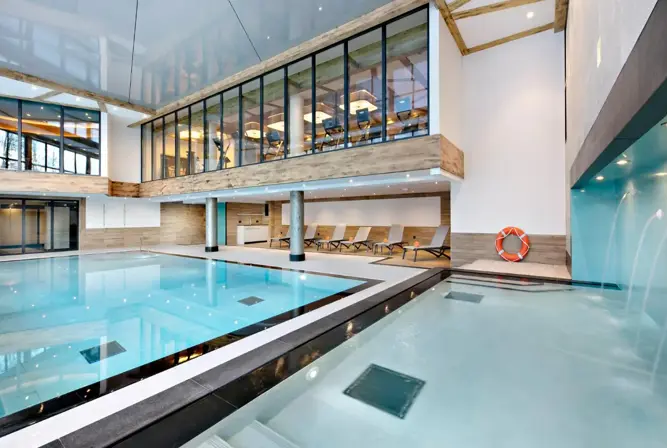 Elena-Les Houches-Indoor pool (2).webp