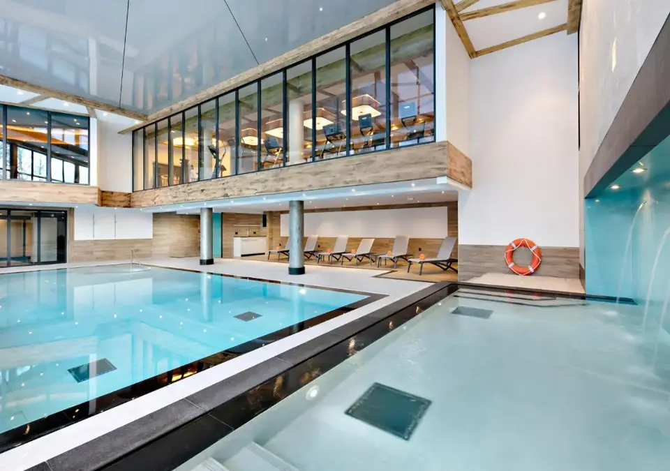 Elena-Les Houches-Indoor pool (2).webp