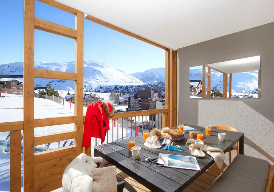 Phoenix-Alpe d'Huez-Typical A building apartments (11).webp