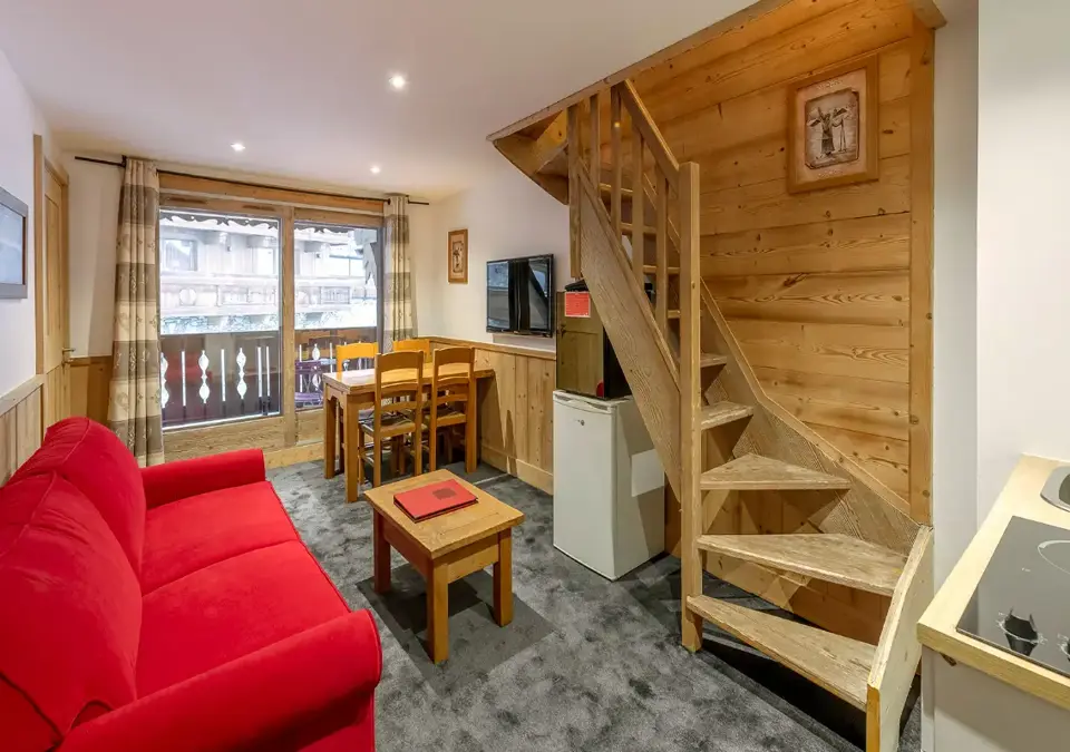 eterlou-meribel-chambre_apt_4pers (1).webp