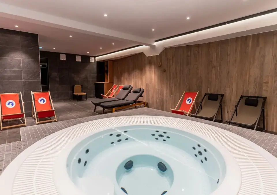 Le Cristal Lodge-Serre Chevalier-Hot tub.webp