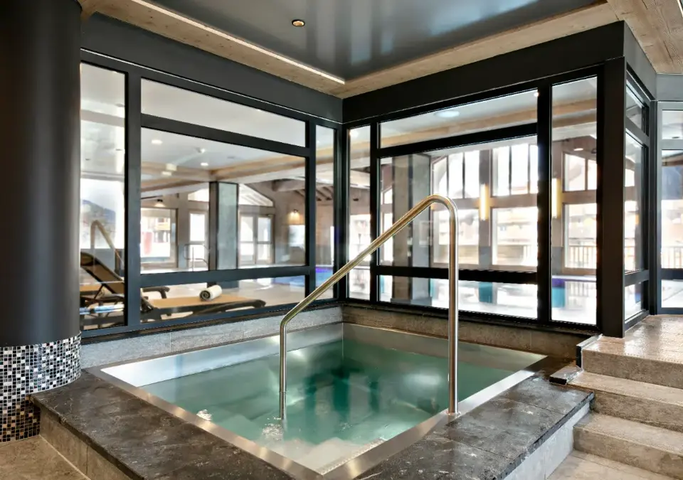 Anitea-Valmorel-Plunge pool.webp
