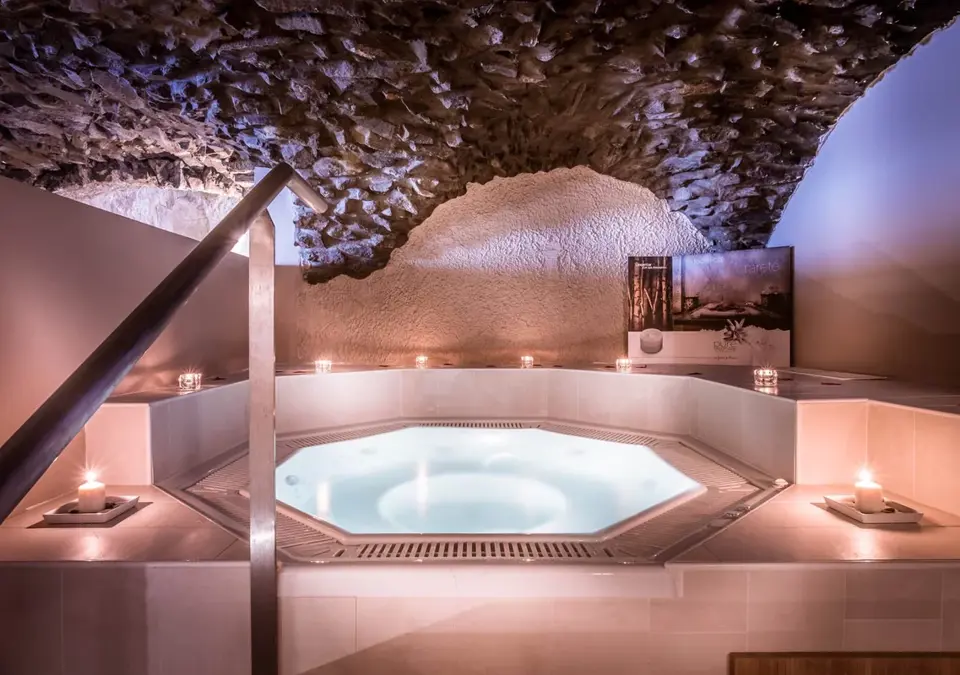 Hotel Le Grand Aigle-Serre Chevalier-Hot tub.webp