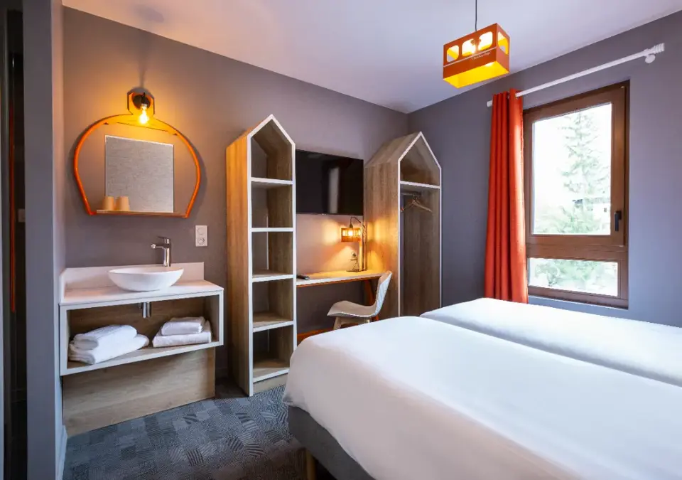 Basecamp Lodge-Bourg St Maurice-Typical Versant North room (ManuReyboz).webp
