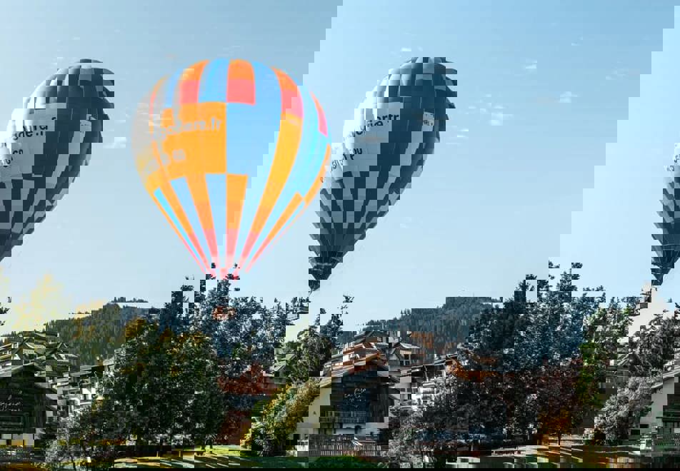 Hot air ballooning in Megeve (©MarieBougault)