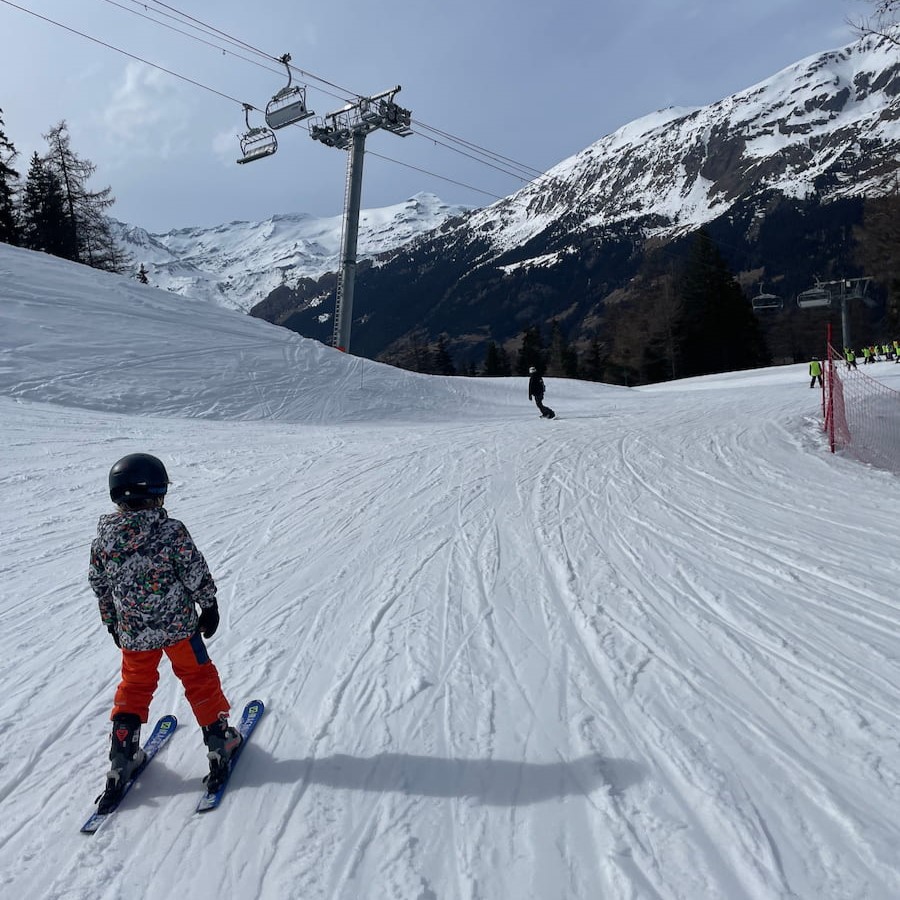 Skiing With Children On The Escargot (1)