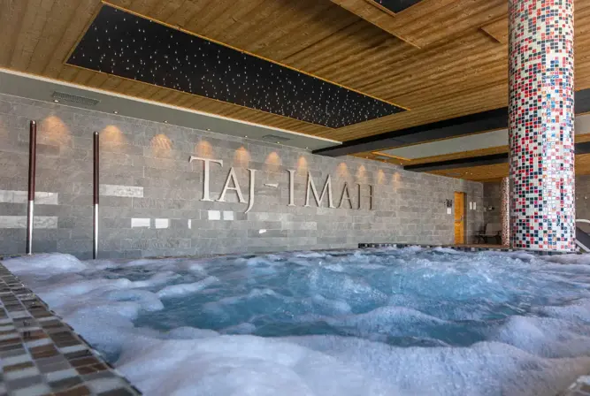 Taj-I Mah-Arc 2000-Hot tub (©Norman Giry) (2).webp