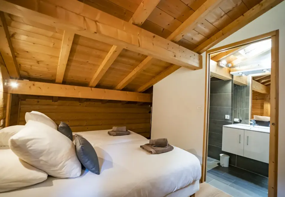 Chalet Le Refuge, Chatel (self catered chalet) - Bedroom