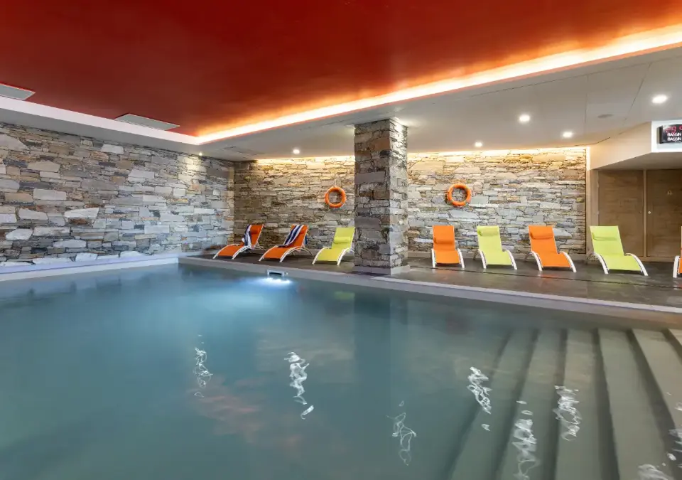 Roc Noir-La Rosiere-Pool (SAMANTHA HENDERSON PHOTOGRAPHY) (2).webp