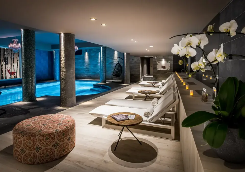 Skadi-Val d'Isere-Indoor pool (3).webp