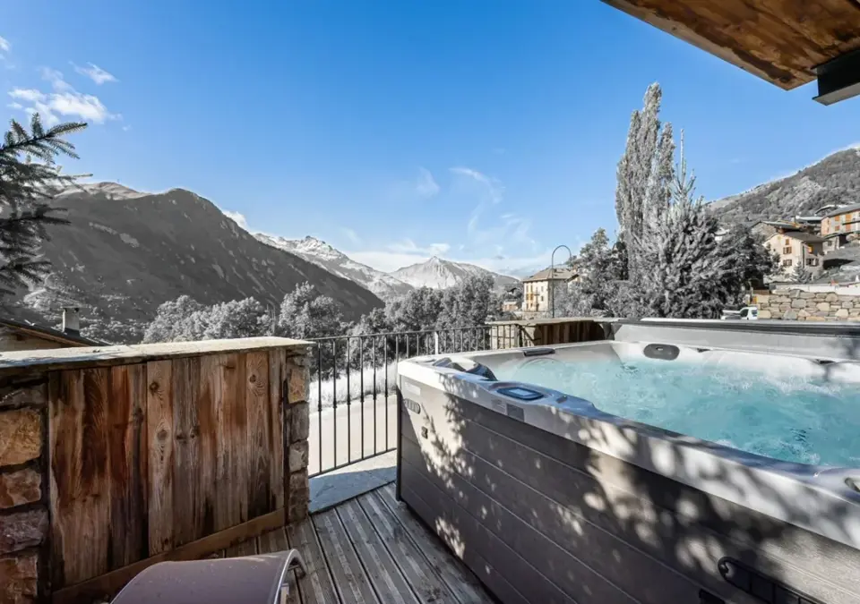 Le Chalet Martine-St Martin de Belleville-Hot tub.webp