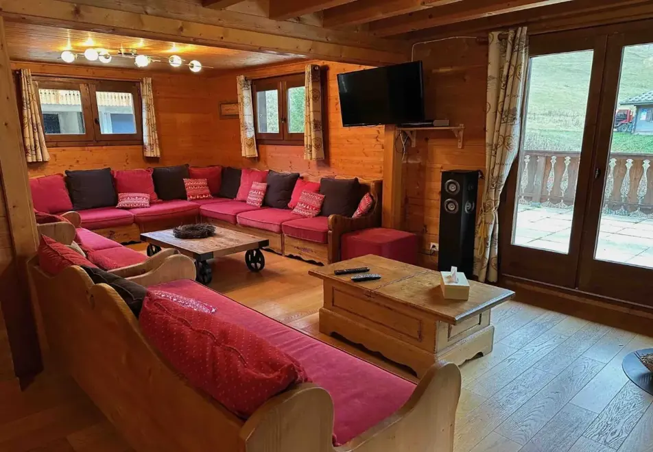 Chalet Braconnier, Chatel (self catered chalet) - Diner/living area