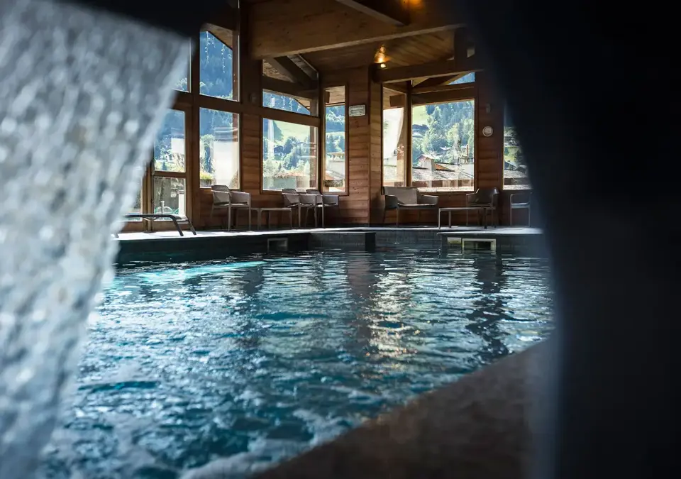 Les Grandes Alpes-La Clusaz-Indoor pool (matthieu-cellard) (2).webp