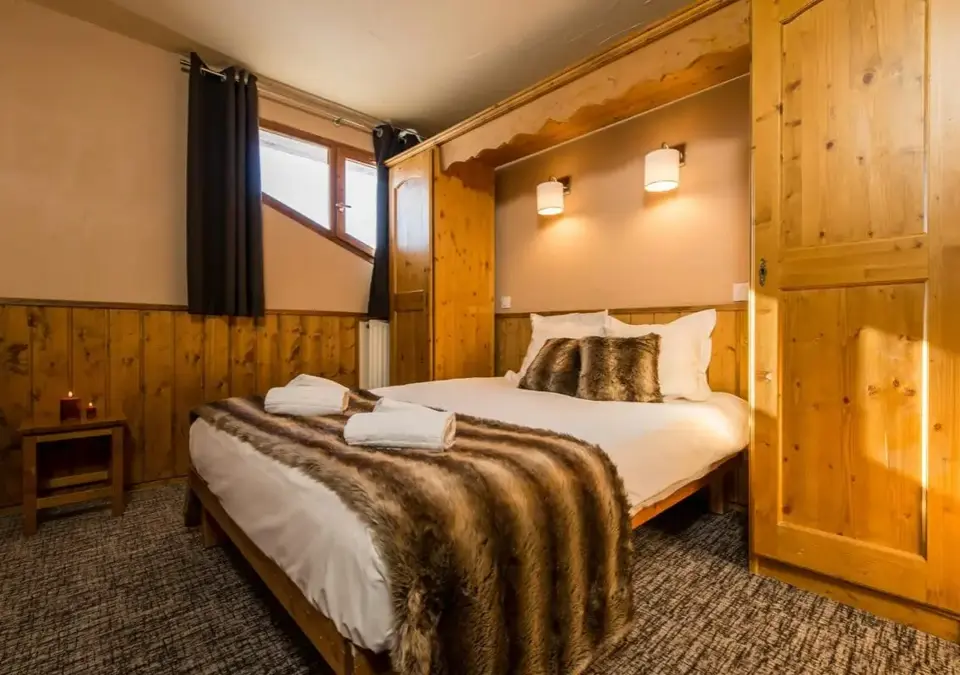 Val 2400 - Val Thorens - Bedroom (2).webp