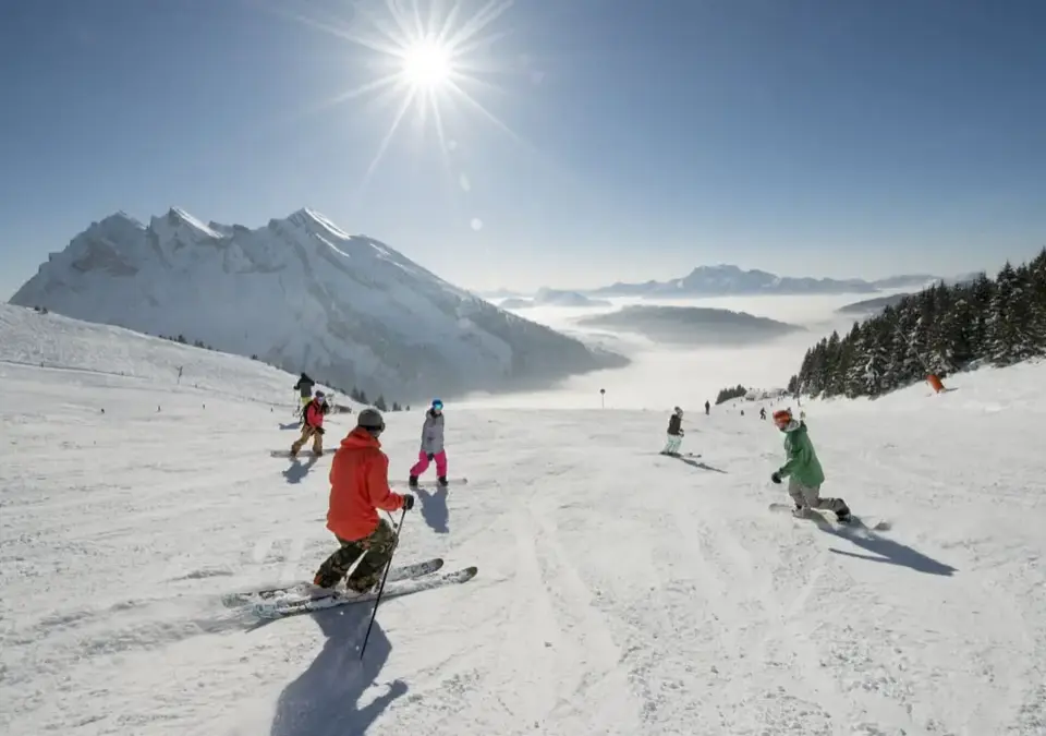 La Clusaz skiing (©PascalLebeau) (2).webp