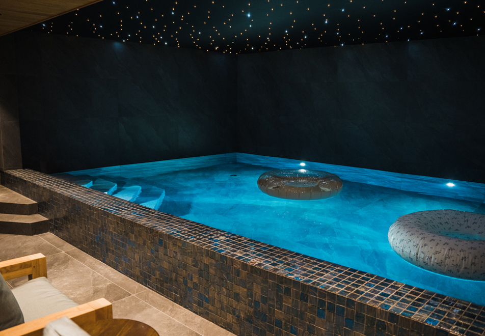 Silverstone Lodge, Val d'Isere (self catered chalet/apartment) - Number 5
