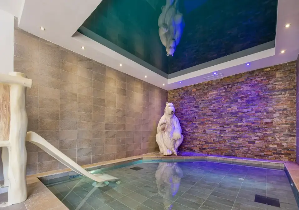 Chalets de Leana, Les Carroz d'Araches-Kids pool.webp