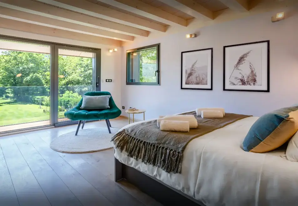 Chalet Lomatika, Lake Annecy (self catered chalet) - Bedroom