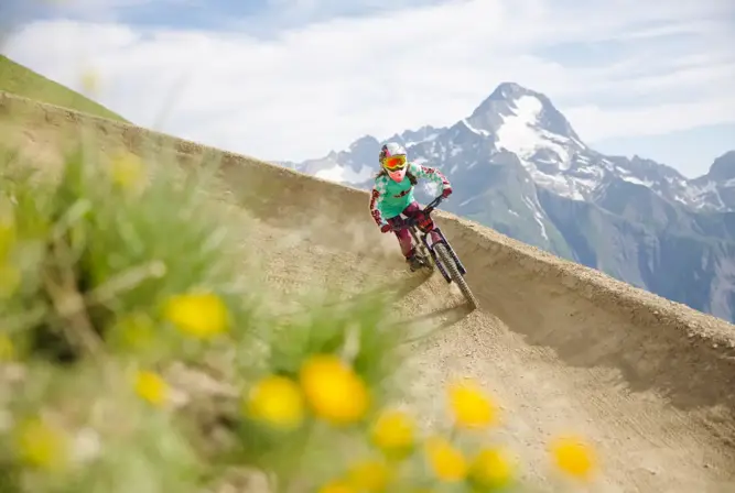 Les Deux Alpes mountain biking.webp