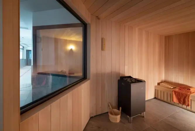 Alpen Lodge-La Rosiere-Indoor pool (1).webp