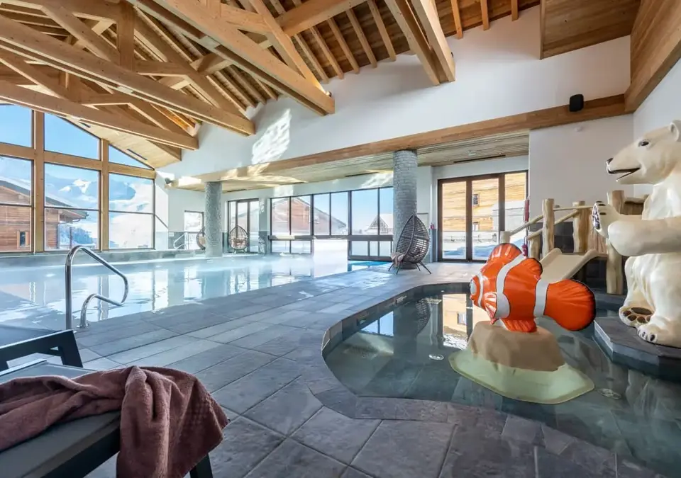 White Pearl-La Plagne-Indoor pool (©foudimages) (1).webp