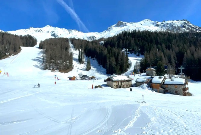 Sainte Foy chairlift (NMoss).jpg