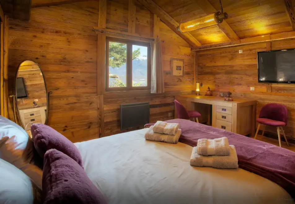 Chalet Kalyssia, Lake Annecy (self catered chalet) - Bedroom