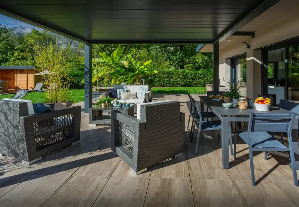 Chalet Lomatika, Lake Annecy (self catered chalet) - Covered seating area