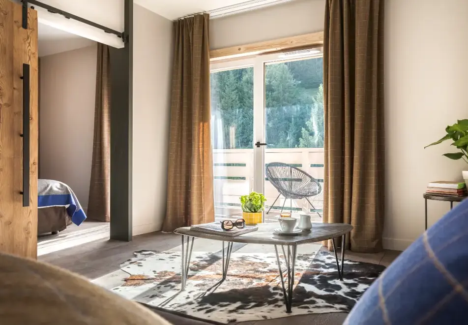 Ecrin Blanc, Courchevel 1650 (hotel) - Typical superior large suite style