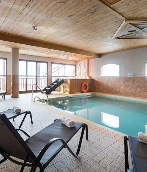 Hermine, Val Thorens (self catered apartments) - Indoor heated pool (©MReyboz)