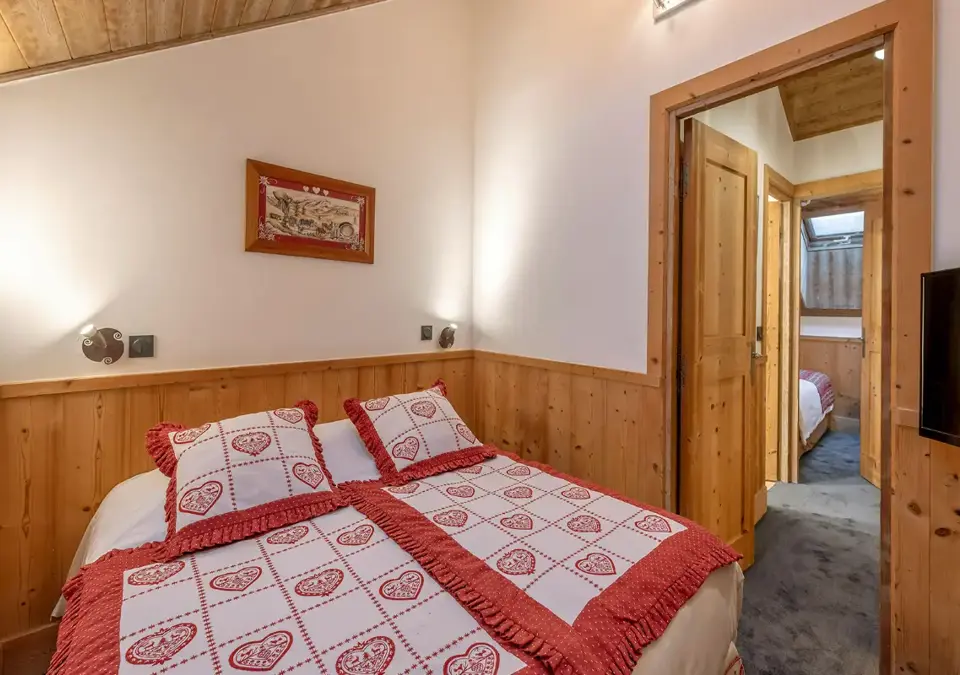 eterlou-meribel-chambre_apt_4pers (2).webp
