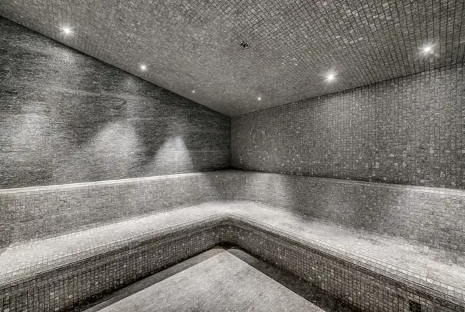 Hotel Le Val d'Isere-Val d'Isere (andyparant)-Steam room.webp