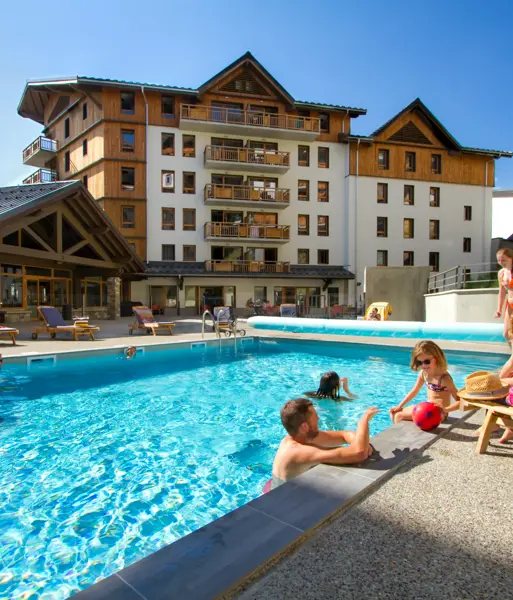 Les Clarines, Les Deux Alpes (self catered apartments) - Outdoor heated pool (©B.Longo)