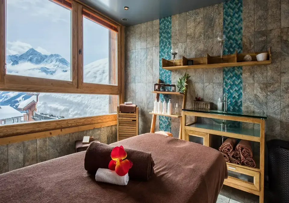 Les Cimes Blanches-La Rosiere-Treatment room (1).webp