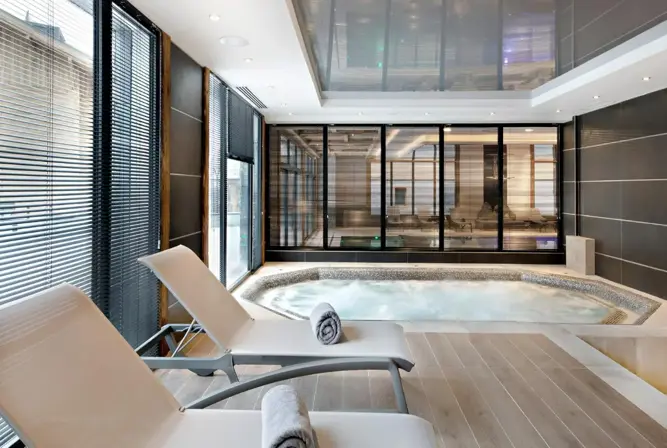 Alexane-Samoens-Hot tub.webp