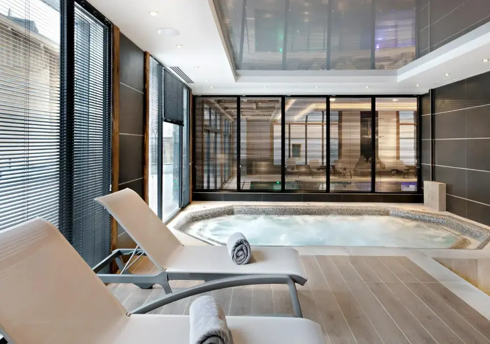 Alexane-Samoens-Hot tub.webp