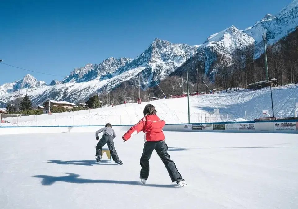 Les Houches-Mont Blanc-Outdoor ice rink (©Yucca Films) (1).webp