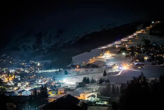 La Clusaz at night (©David Machet).webp